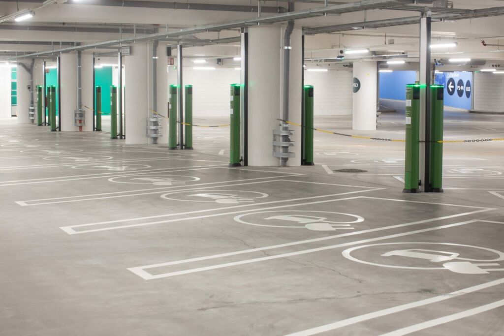 Elektra elektriauto laadimine Mall of Triplas, Helsingi